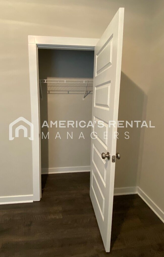 Building Photo - 460 Ridgeview Cir