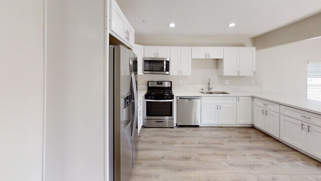 Building Photo - 5336 E Falls View Dr