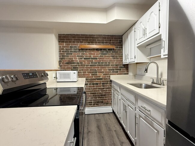 Building Photo - 166 F St