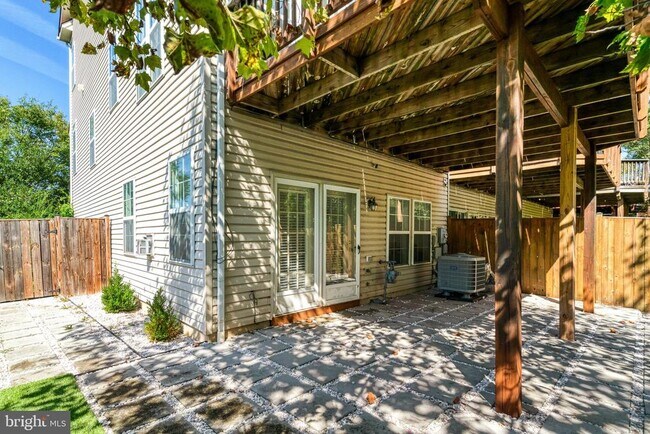 Building Photo - 8535 Wyngate Manor Ct