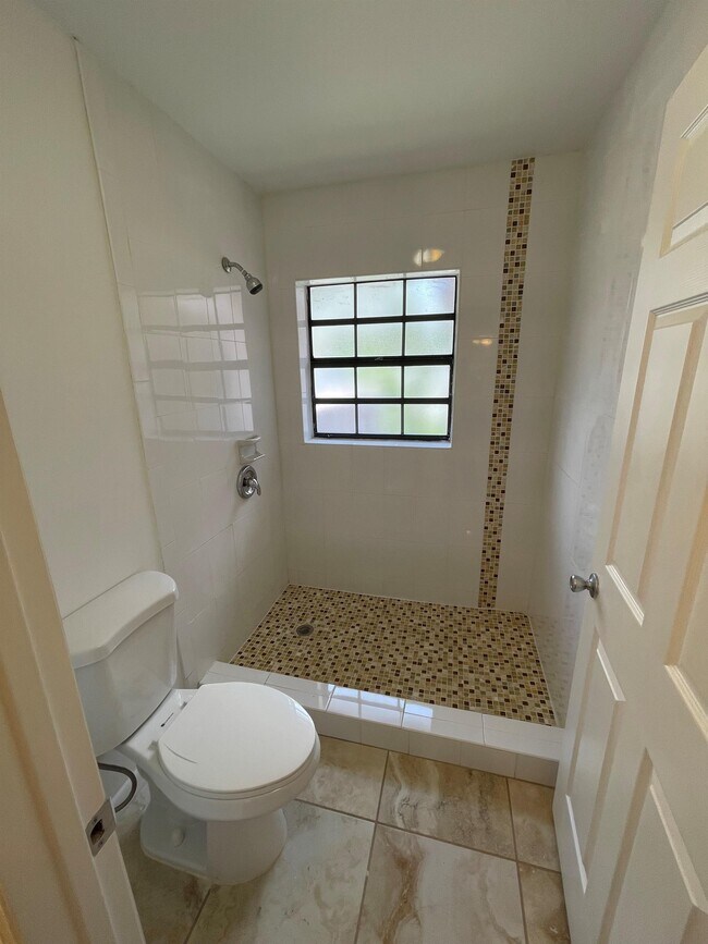 Building Photo - 13761 Newport Manor
