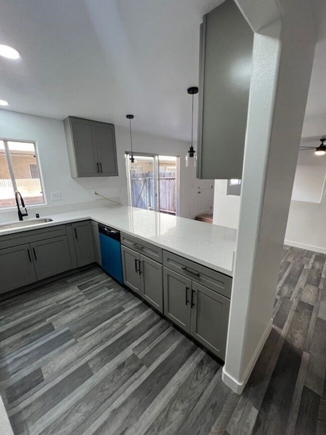 Building Photo - 1110 W 163rd St