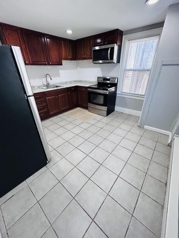 Building Photo - 1221 Lindley Ave