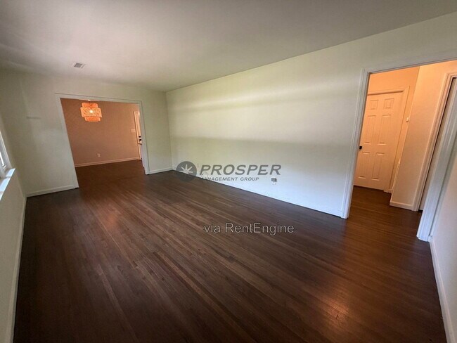 Building Photo - 1439 Village Rd