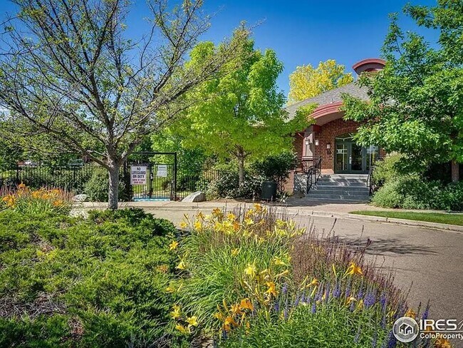 Building Photo - High-End 4 Bed 3.5 Bath Home Next to Arapa...