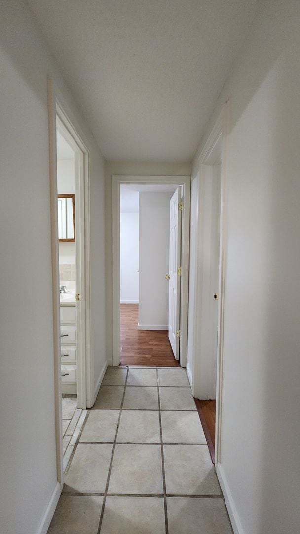 Building Photo - 1007 10th St