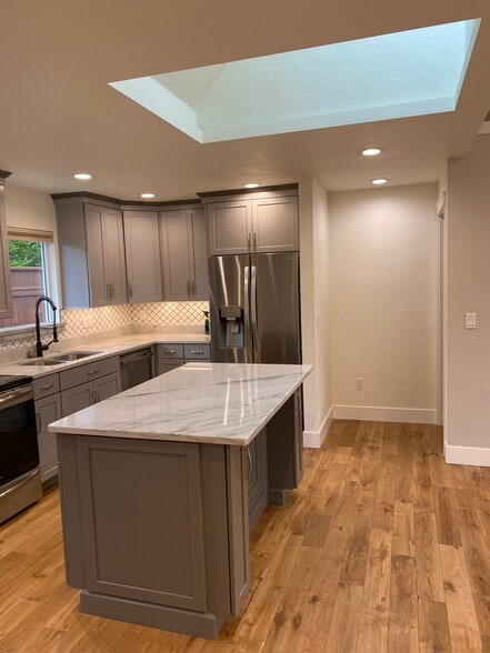 Building Photo - 710 E 22nd Ave