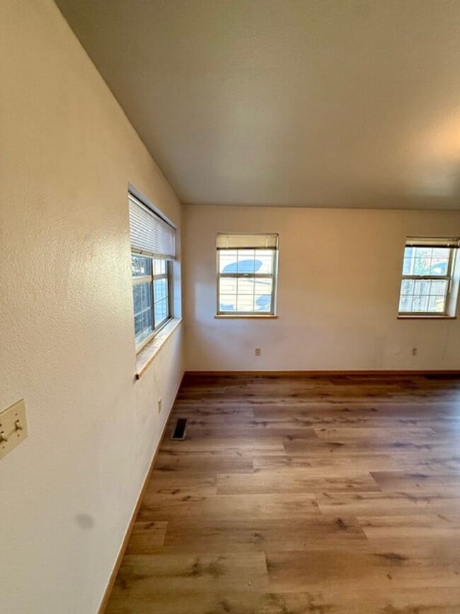 Building Photo - 726 Meagher Ave