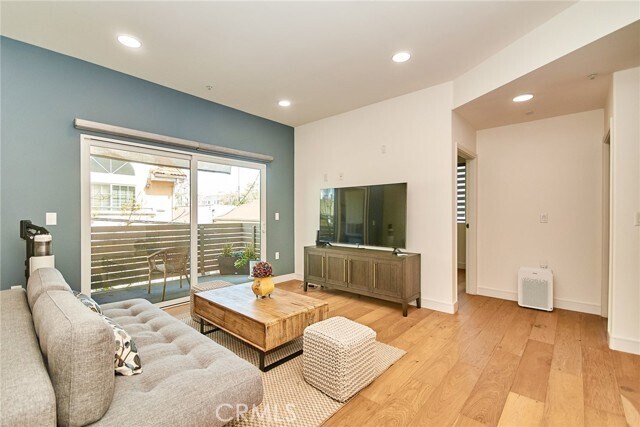 Building Photo - 820 S Wilton Pl