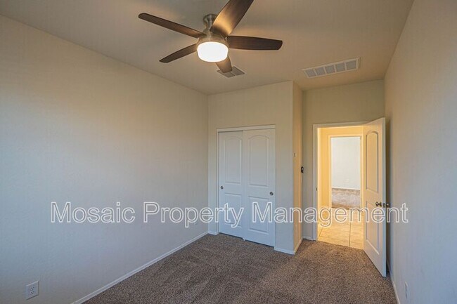 Building Photo - 1258 E Eric Pl