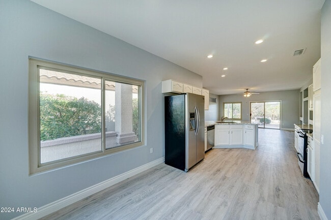 Building Photo - 16457 W Rock Springs Ln
