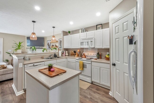 Building Photo - 412 Flintlock Ct