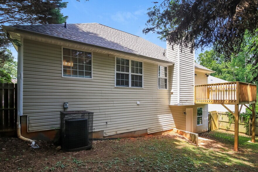 Building Photo - 7460 Royale Ct
