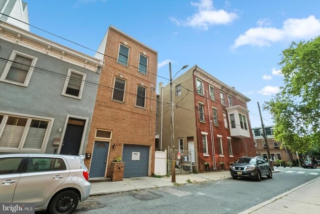 Building Photo - 2140 Pemberton St