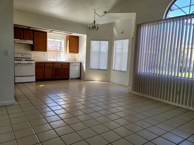 Building Photo - Nice Single Story Home Close to the Entrance of EAFB