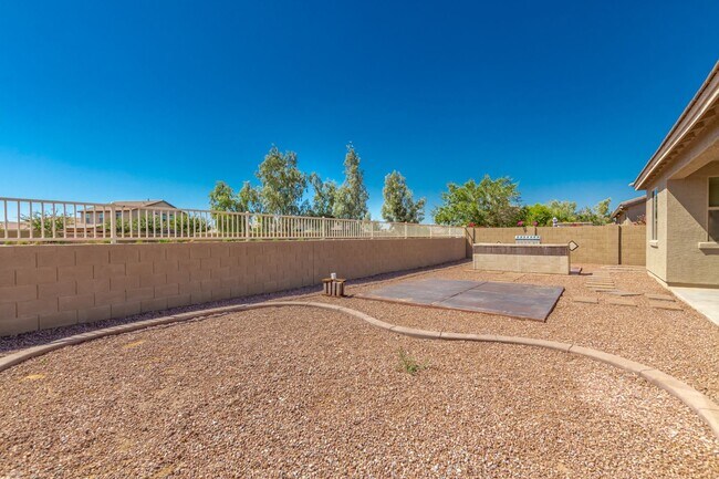 Building Photo - Beautiful 4 bedroom 2.5 bathroom home with large open floorplan in Queen Creek!