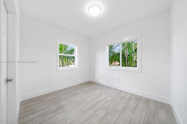 Building Photo - 1117 SW 13th St