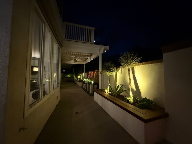 Building Photo - Gorgeous Orange Oasis Home-Available Now!
