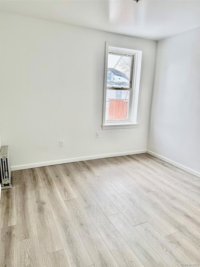 Building Photo - 320 Jericho Tpke
