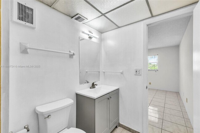 Building Photo - 7825 Fairview Dr