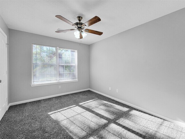 Building Photo - 11902 Cottonwood Ln