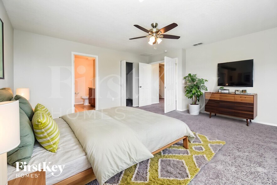 Building Photo - 13509 Laranja St