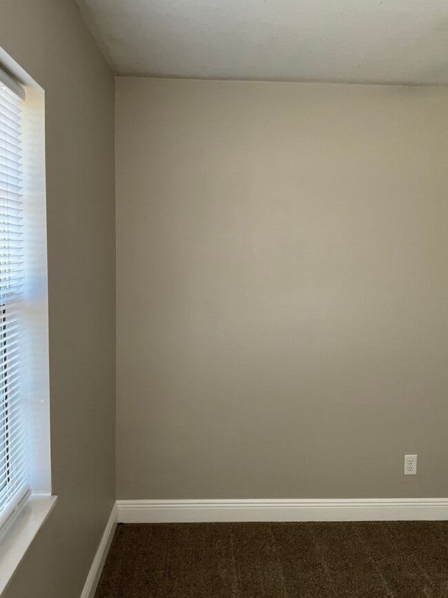 Building Photo - Gorgeous and Beautifully Maintained 3/2 Home on Close to an Acre