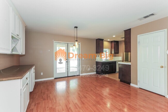 Building Photo - 1493 Evergreen Ave