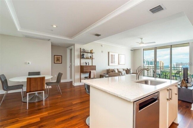 Building Photo - 1350 Main St