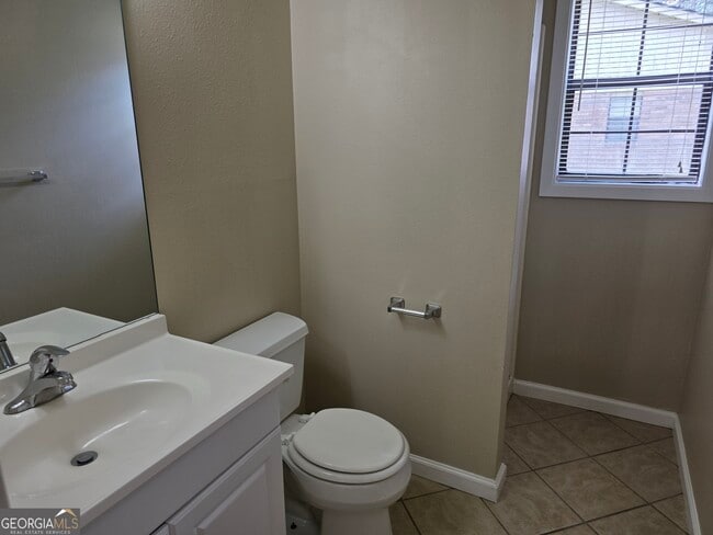 Building Photo - 407 Savannah Ave