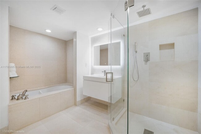 Building Photo - 6801 Collins Ave