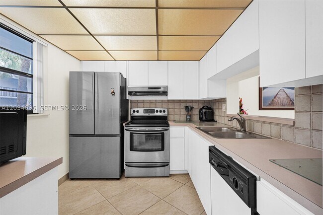 Building Photo - 10825 SW 112th St
