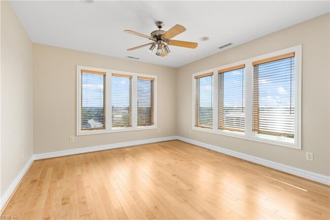 Building Photo - 882 W Ocean View Ave
