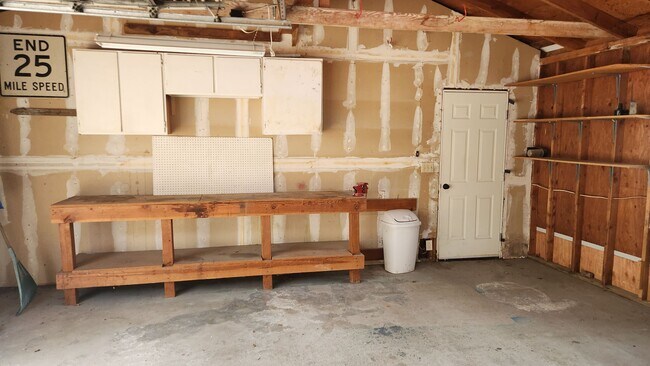 Building Photo - Charming Lake Wildwood Home 3 Bedroom 1 Bath