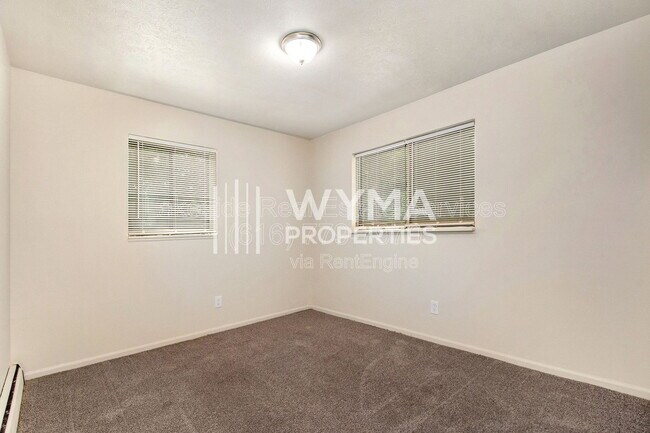 Building Photo - 1009 36th St SW