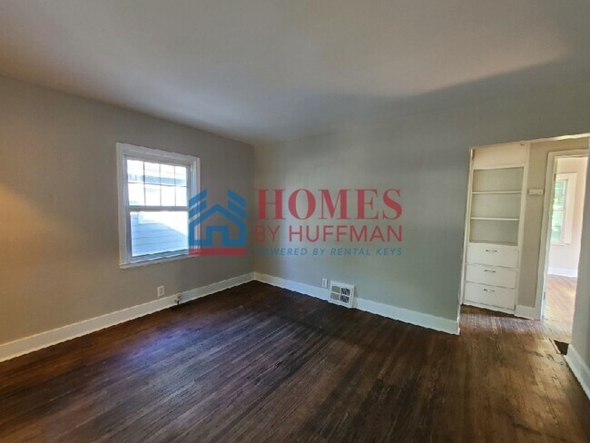 Building Photo - Two Bedroom House | 50% Off First Month