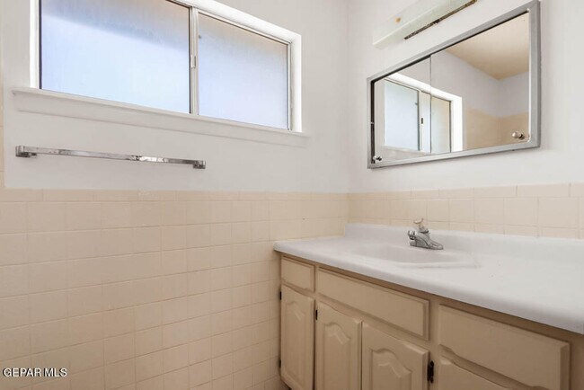 Building Photo - 3313 Cork Dr