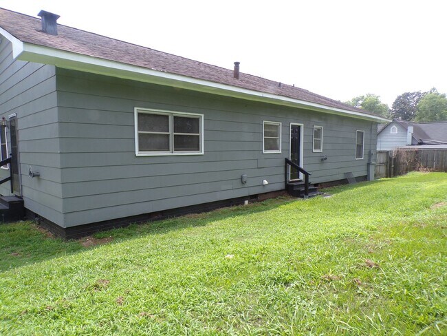 Building Photo - 104 Glenn St