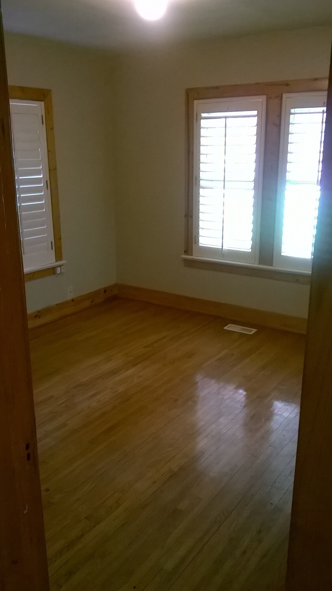 Building Photo - 1445 E 33rd St S