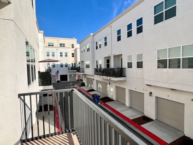 Building Photo - Luxury Living at Suwerte 2 Bedroom 2.5 Bat...