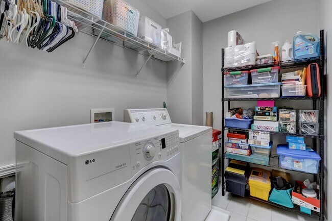 Building Photo - 3 bdrm, 3.5 bath Townhome on the Beltline in Grant Park!