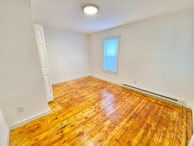 Building Photo - 69 Russell St