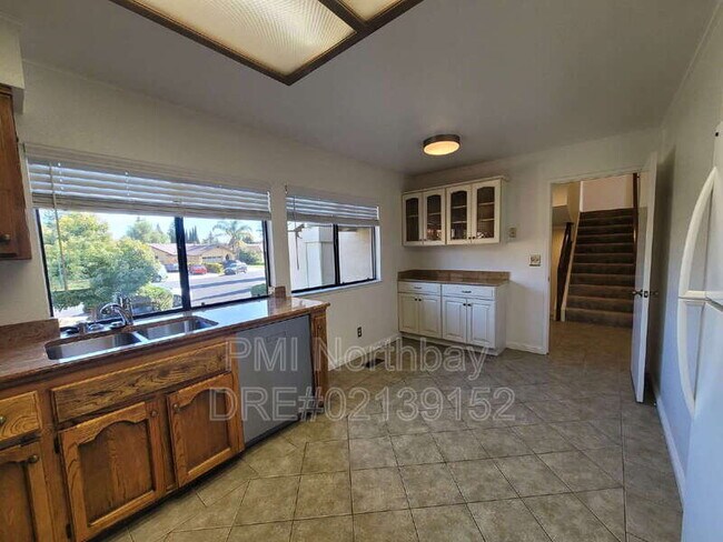 Building Photo - 3552 Larchmont Ct