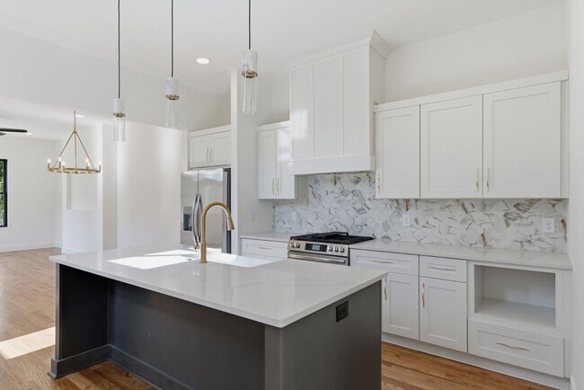 Building Photo - Stunning 4 bedroom East Nashville New Construction