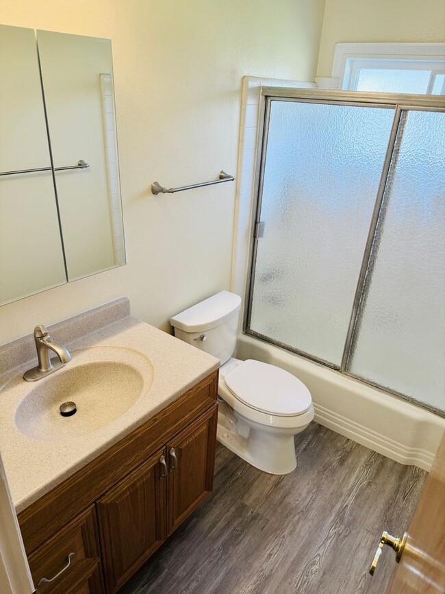 Building Photo - Single Story 4 Bedroom Ranch Style Home in Anaheim!