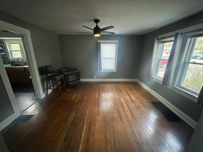 Building Photo - 200 Lylburn Rd