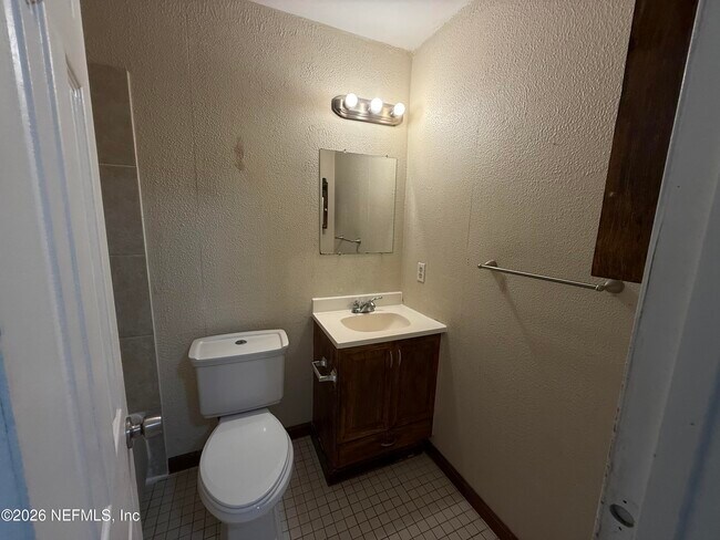 Building Photo - 808 Meadowbrook Dr