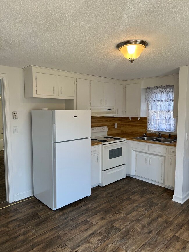 Building Photo - 1 Bed/1 Bath in Coats