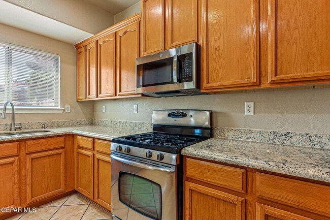 Building Photo - 951 Via Descanso Dr