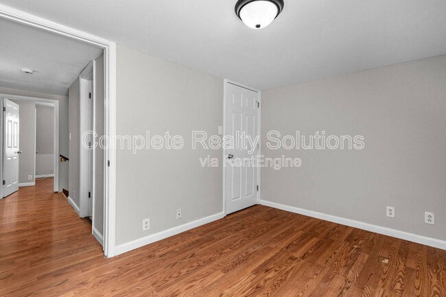 Building Photo - 3021 Iowa Ave